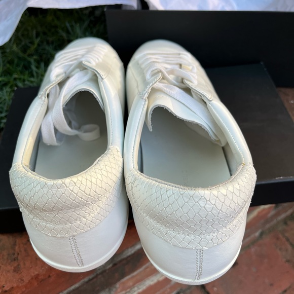 Banana Republic white, casual, leather sneaker in 11M. - Picture 11 of 16